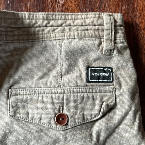 Volcom shorts - Picture 3 of 7